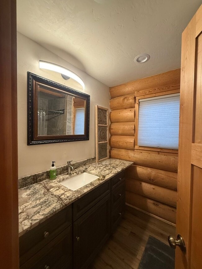 Building Photo - 1 bed, 1 bath Cabin with Acreage