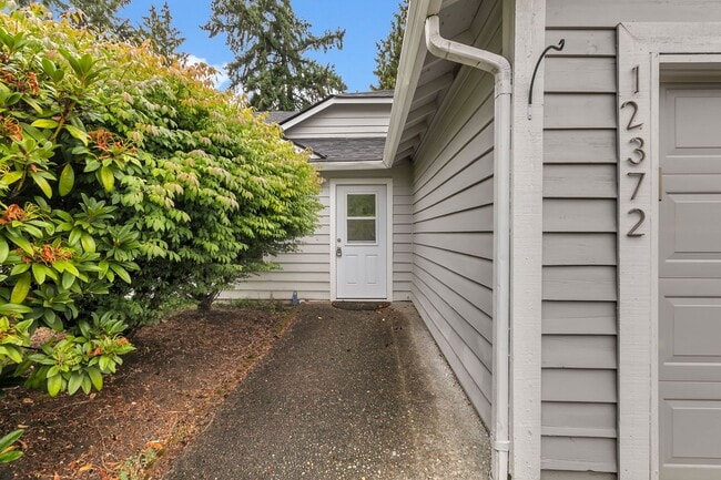 Building Photo - 3 Bedroom East Hill Home - $3,000/month