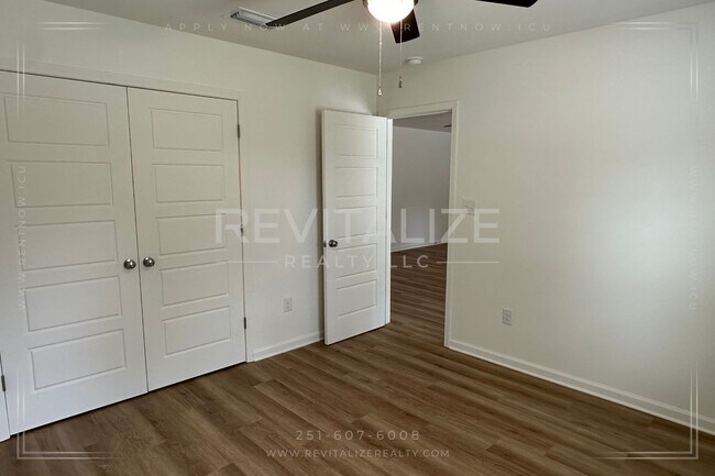 Building Photo - **OPEN HOUSE 08/17 1-3PM** 4 Bed/2 Bath Ho...