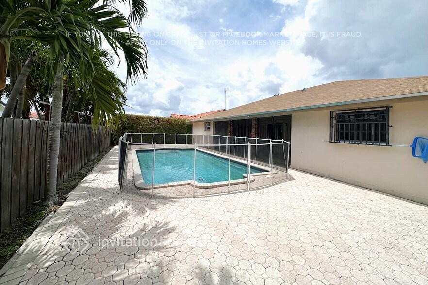 Building Photo - 1411 SW 139th Ave