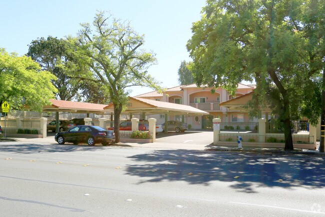 Building Photo - Cefalu Court