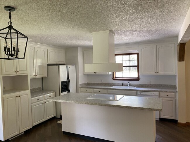 Building Photo - COUNTRY LIVING- LAKELAND GA