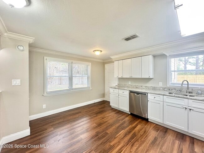 Building Photo - 4785 Brookhaven St