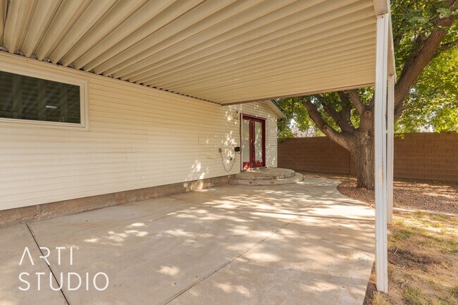 Building Photo - Spacious 4 Bedroom, 3 Bathroom Home for Rent