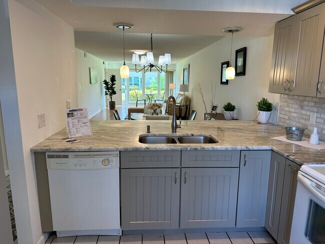 Primary Photo - 142 Palm Dr