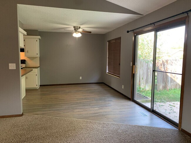 Building Photo - 8924-8926 E Bluestem