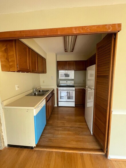 Kitchen - 4360 Ivymount Ct