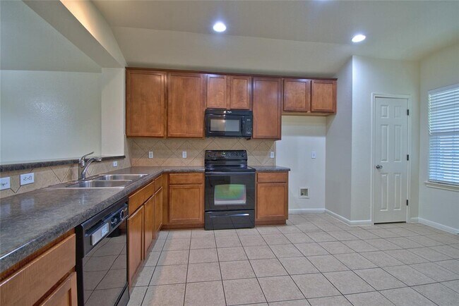 Building Photo - 7749 Squirrel Hollow Dr