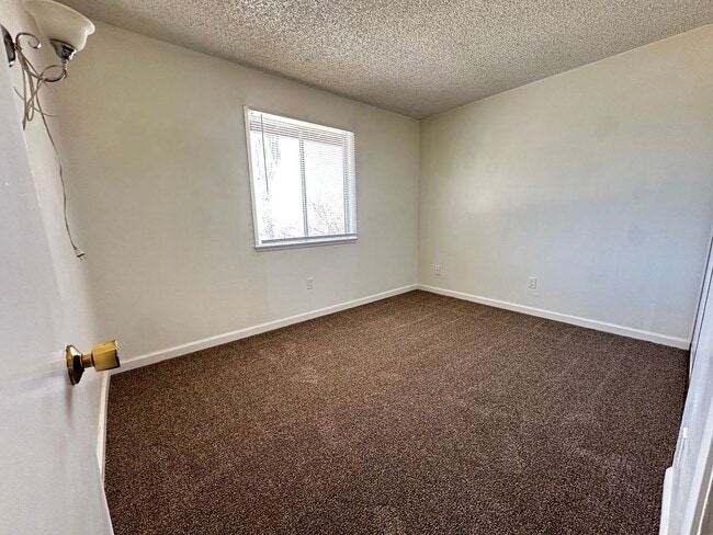 Building Photo - 71960 Sunnyslope Dr