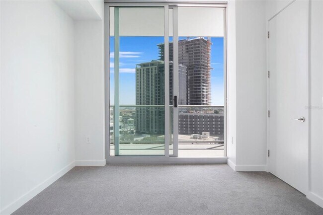 Building Photo - 400 Central Ave