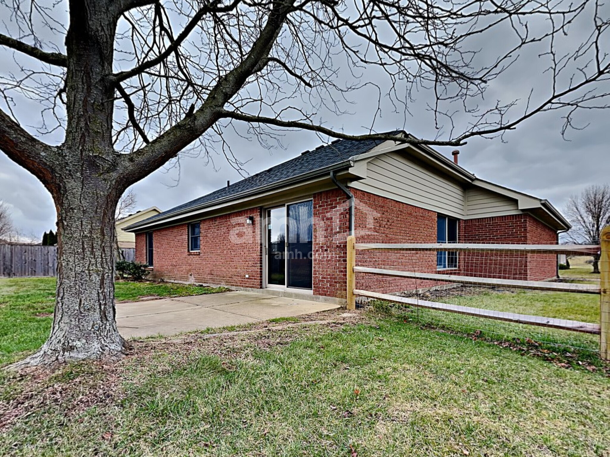 Building Photo - 6872 Sun Ridge Dr