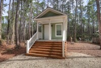 Building Photo - 1 Bedroom/ 1 Bathroom available now!