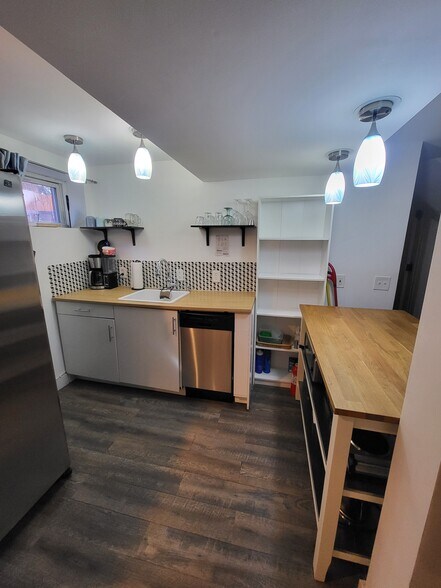 Building Photo - 2235 York St