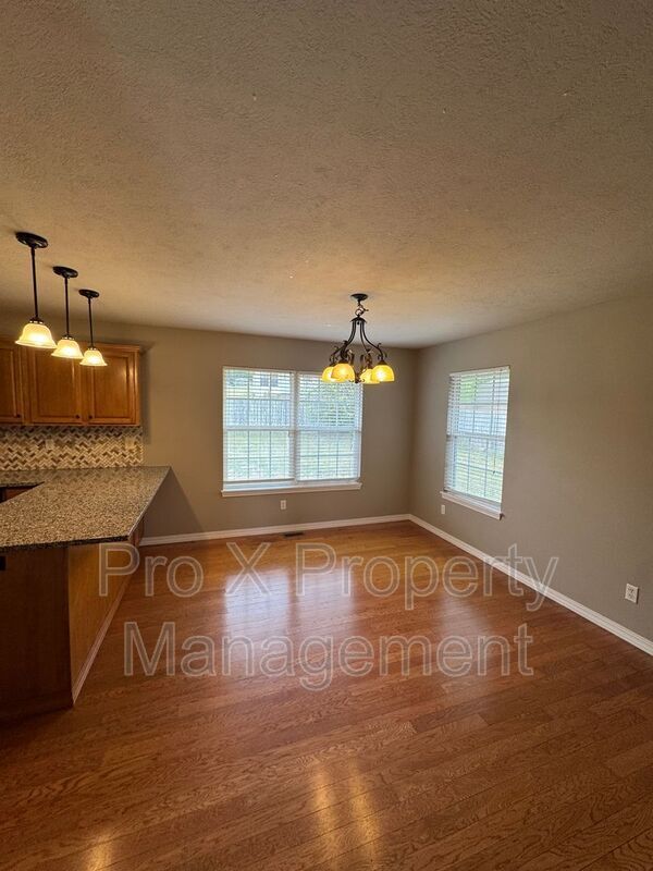 Building Photo - 740 E Gallup Hill Rd