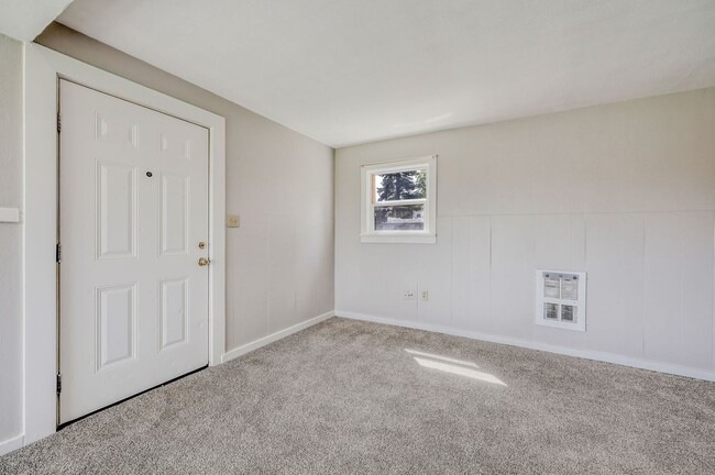 Building Photo - 340/340 1/2 Bethel Dr