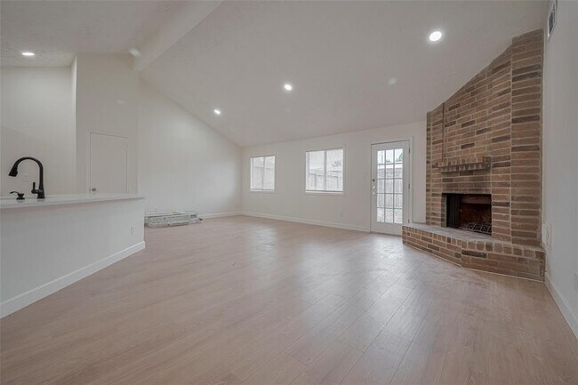 Building Photo - 16250 Rancho Blanco Dr