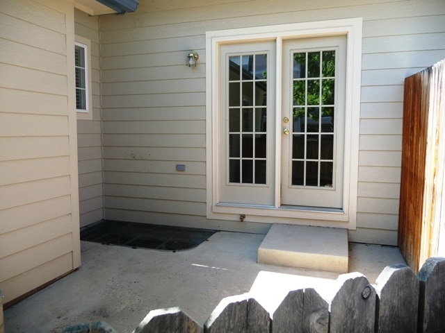 Fenced Back Porch - 1212 S Emery St