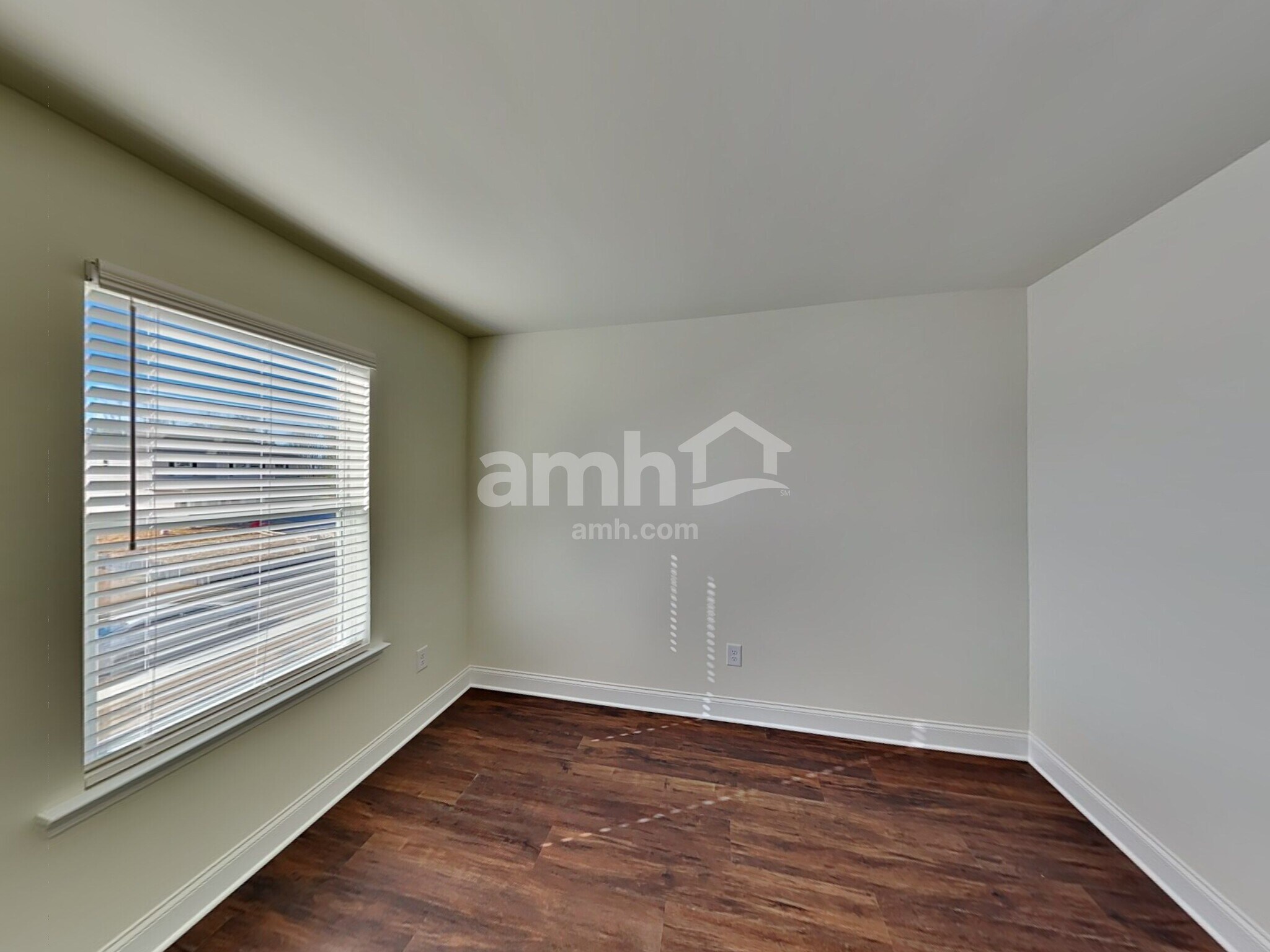 Building Photo - 110 Pecan Dr