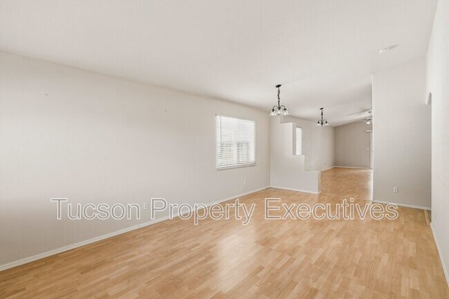 Building Photo - 13256 N Hammerstone Ln