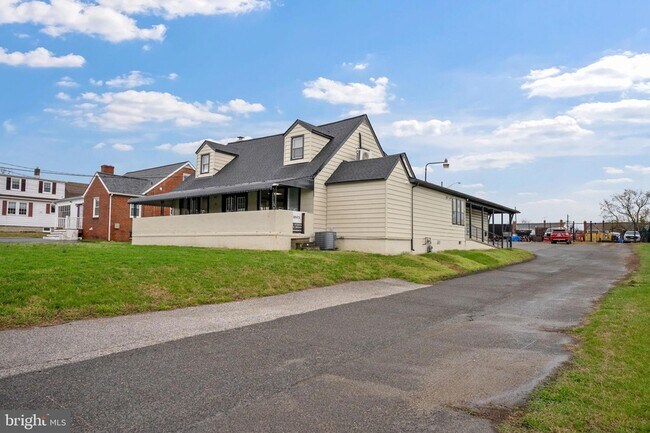 Building Photo - 7917 Wise Ave