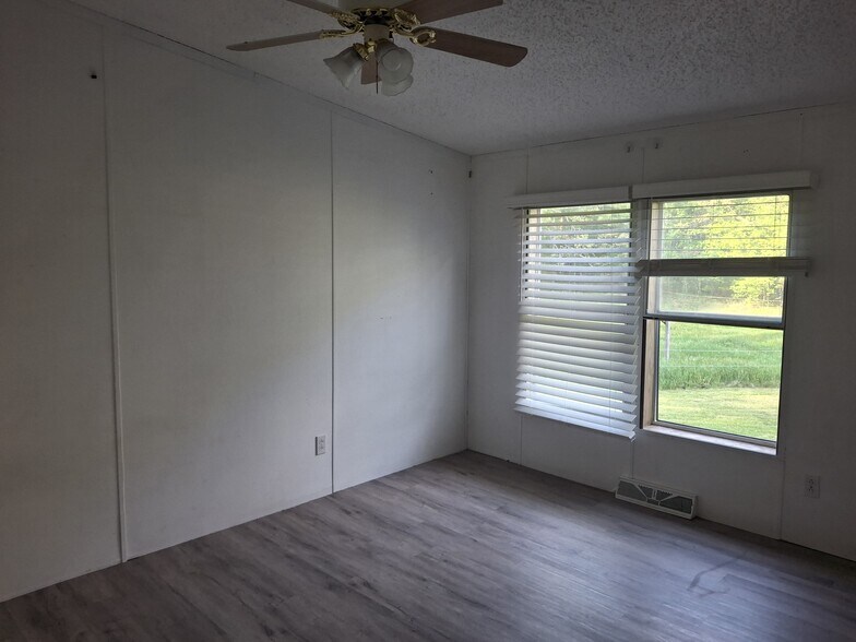 2nd bedroom - 3361 Coykendall Rd