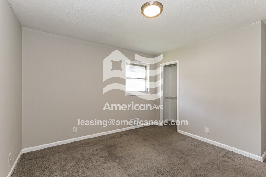 Building Photo - 1112 7th Ave