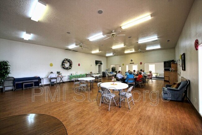 Building Photo - 2990 E Riverside Dr