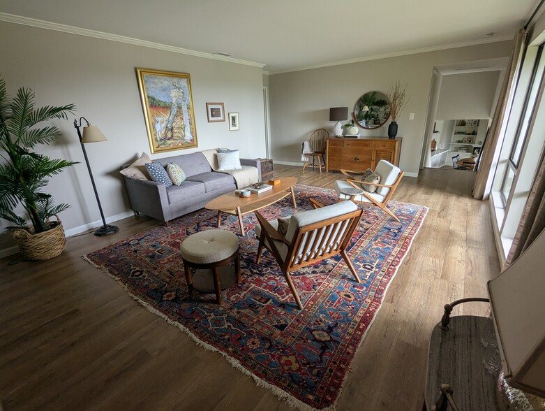 Alternate view of living room - 1868 Kaweah Dr