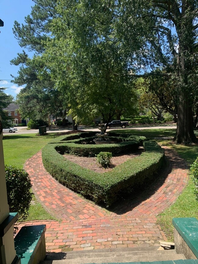 Building Photo - 105 Whitehead Ave NE