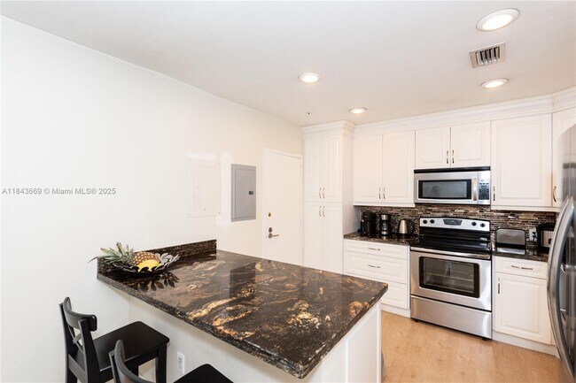Building Photo - 575 Crandon Blvd