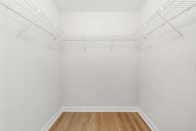 Building Photo - 1008 Shoma Dr