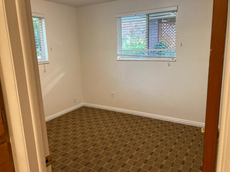 bedroom 1 - 922 S Lake St