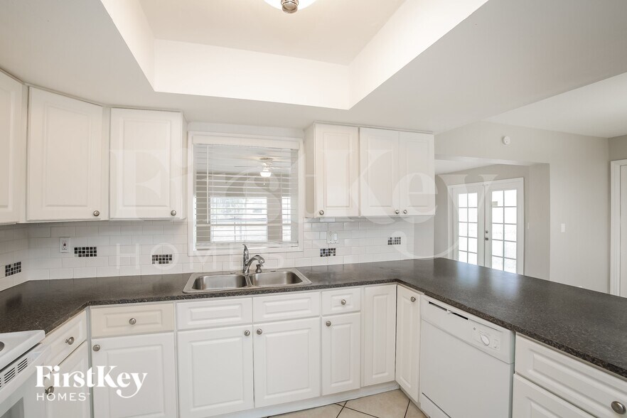 Building Photo - 1505 NE 10th Ln