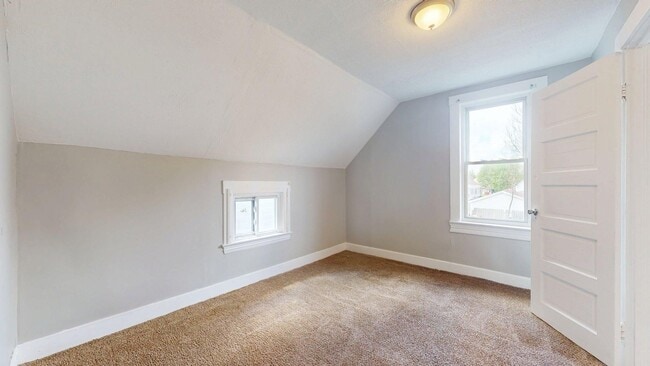 Building Photo - Clark / Fulton Area - 3 Bedrooms - 1 Bath - Single Family Home