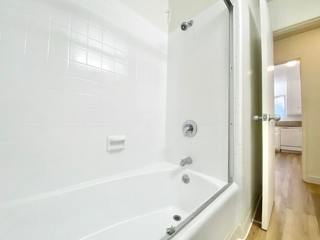 Building Photo - 11924 Montana Ave Los Angeles, CA 90049