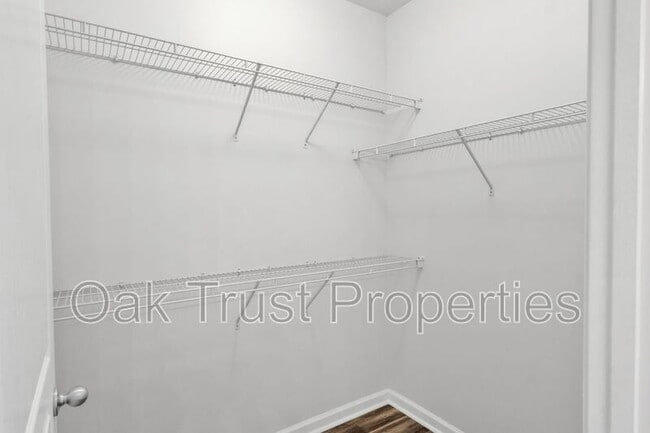 Building Photo - 100 Bucksley Ln