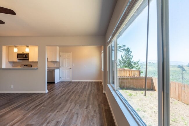 Building Photo - 556 Heathcliff Dr