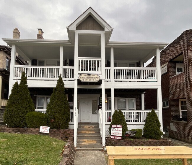 Building Photo - 1712 Summit St