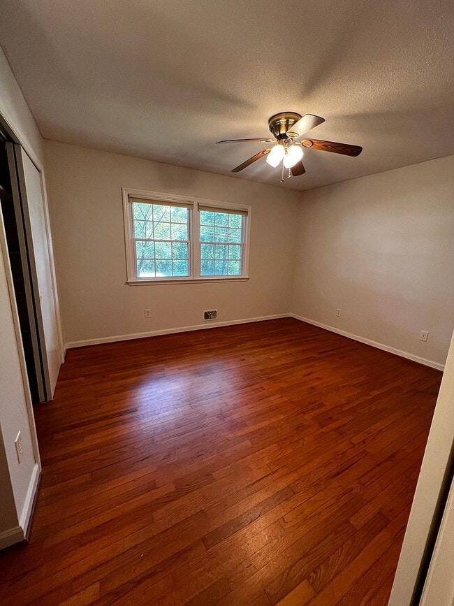 Building Photo - 109 Calton Dr