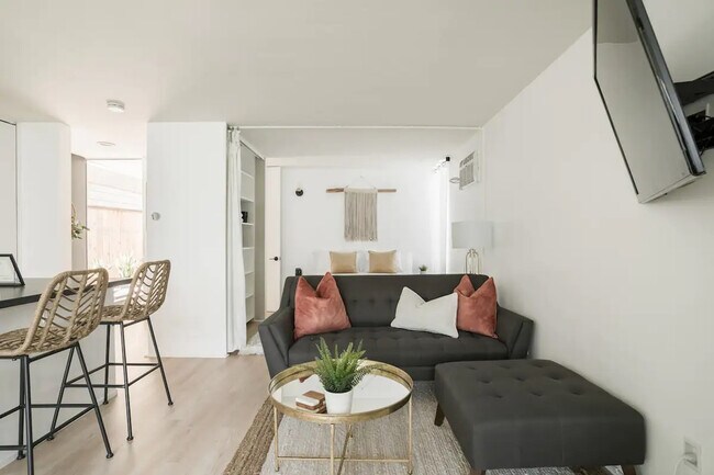 Building Photo - 1773 Torrance St