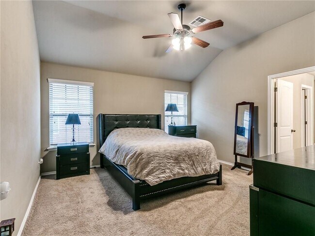 Building Photo - 517 Apple Tree Ln