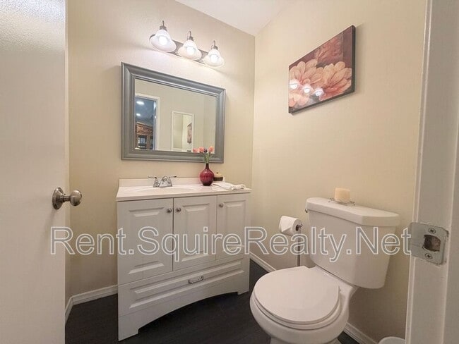 Building Photo - 1149 N Barston Ave