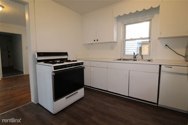 Building Photo - 809 S Division St