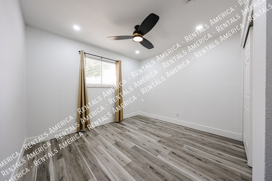 Building Photo - 3837 W Acapulco Ln