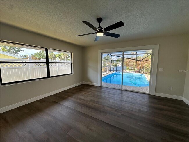 Building Photo - 1611 Canal Ct