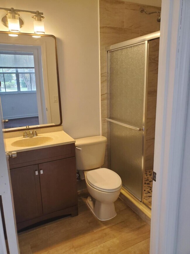 Building Photo - 2227 Shoma Dr