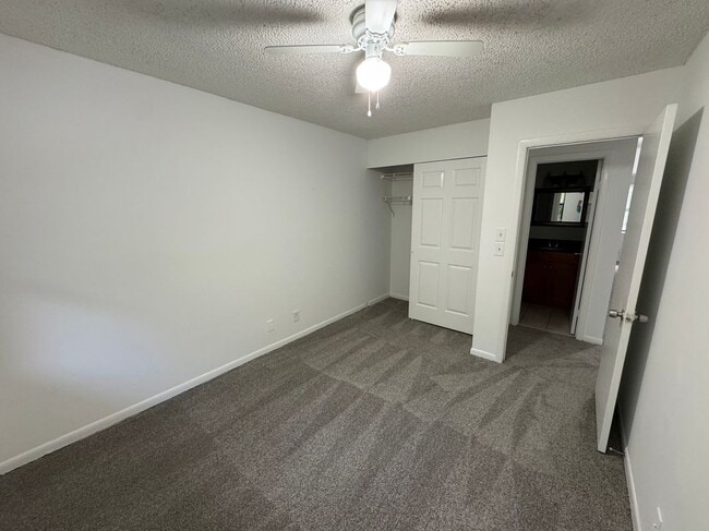 Building Photo - 3733 Carambola Cir N