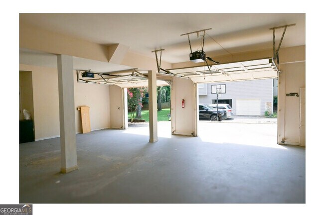 Building Photo - 3885 Waterford Dr