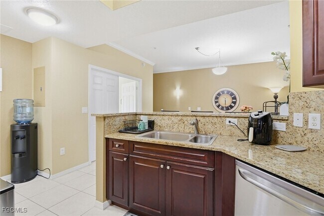 Building Photo - 8560 Violeta St