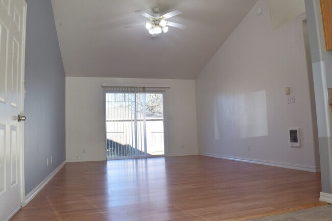 Building Photo - 1210 Osage St